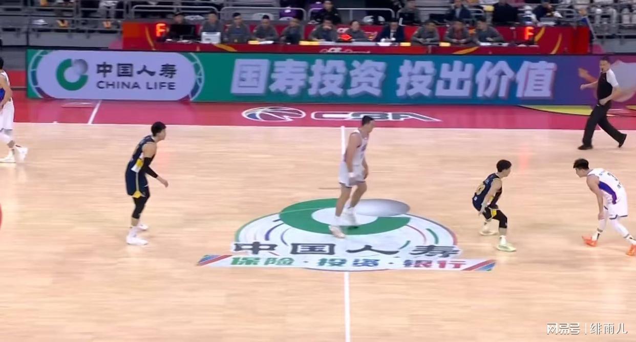 华体会真人娱乐-交易杨溢?广东后卫线惨遭暴打,没有徐杰真不行!