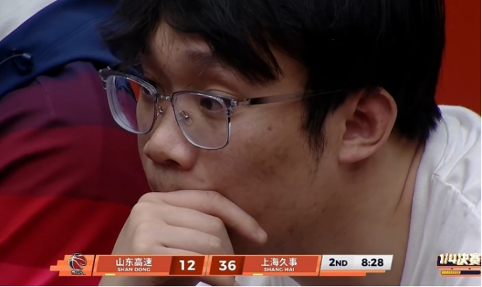 华体会在线登录-残暴！上海吊打山东半场领先26分 王哲林重摔丁彦雨航观战沉默