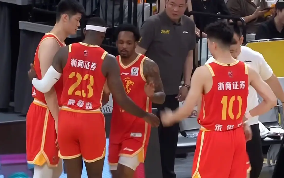 华体会真人体育娱乐-胡金秋17+11 布朗19+5 广厦客胜山西 卫冕冠军杀回浙江 张宁13分
